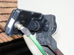 Detail z boku na UNI LNB OXFORD c4